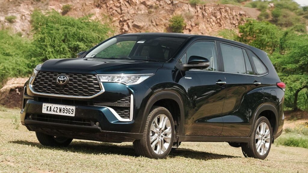 Toyota Innova HyCross