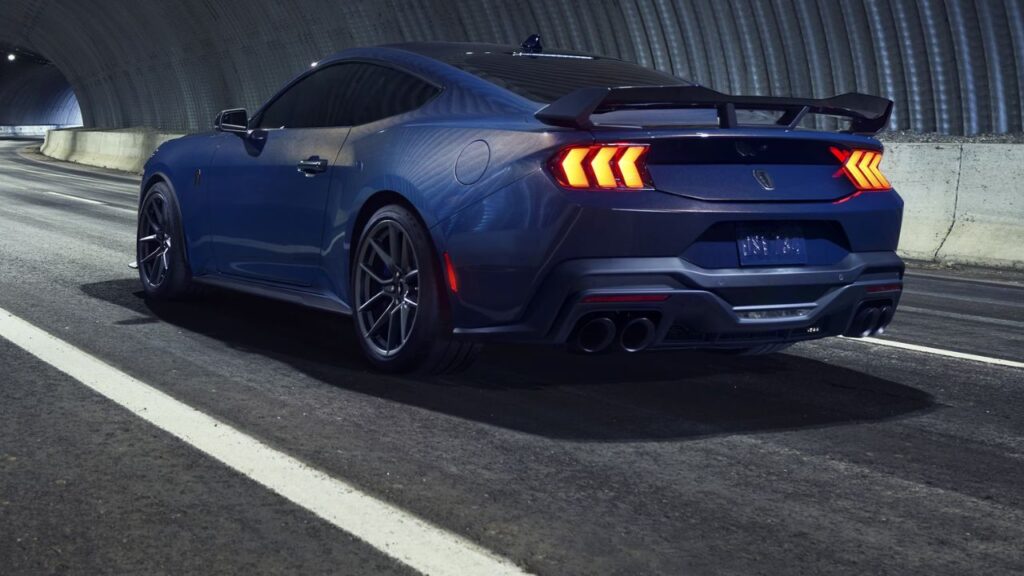 Ford Mustang vs Chevrolet Camaro engine option & performance comparison 2025